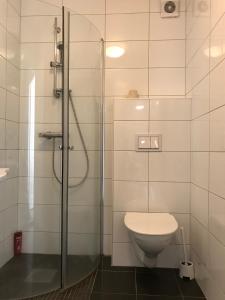 Urban Hostel Bryggen tesisinde bir banyo