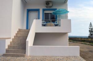 Balkón alebo terasa v ubytovaní Meltemi Beach Apartments