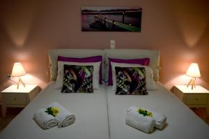 Posteľ alebo postele v izbe v ubytovaní Meltemi Beach Apartments