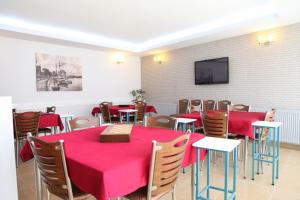 Um restaurante ou outro lugar para comer em Hattuşirin Hotel