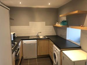 Η κουζίνα ή μικρή κουζίνα στο Adam And Eve Street Apartment