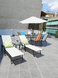 Bazén v ubytovaní Spacious 110m2 2bedrooms 2bathrooms Center Athens alebo v jeho blízkosti