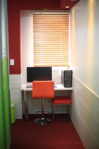 an office with a desk with a computer and a red chair at Ari House in Seoul