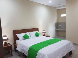 Postel nebo postele na pokoji v ubytování Gusti Room + 3 fotografie