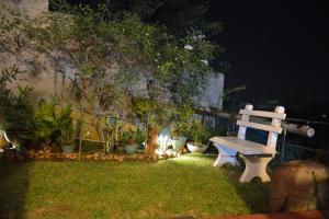 Taman di luar Bethel Rest Homestay