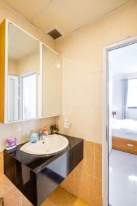 Phòng tắm tại My Khe Beach Apartment