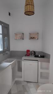 Kuchyňa alebo kuchynka v ubytovaní Grey Rooms Naxos