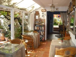 a conservatory with a table and chairs and a window at Casa Gallinera in Benissiva