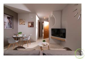 A television and/or entertainment centre at Irini Apartment Piskopiano, Hersonissos #2 Még 1 kép