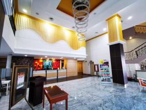 a lobby of a hotel with a table and chairs at Hotel Sandakan in Sandakan