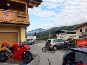 Pemandangan gunung umum atau pemandangan gunung yang diambil dari hotel