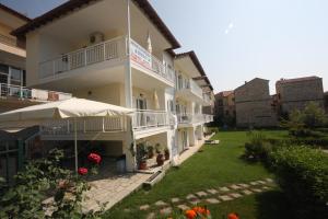 Gallery image of Pavloudis Apartments in Psakoudia