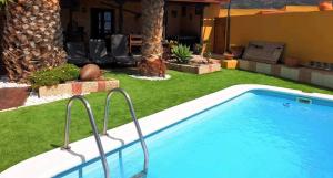 The swimming pool at or close to Almendro