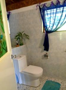 Bilik mandi di Nypa Style Resort Camiguin