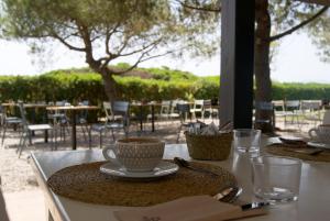 A restaurant or other place to eat at Hotel Es Blau Des Nord