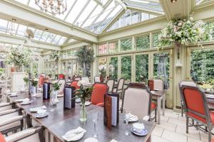 Restaurace v ubytování Coombe Abbey Hotel