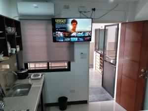 TV a/nebo společenská místnost v ubytování Clark-Pad Inn, Angeles City