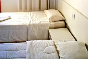 a room with two beds and twounks in it at Moradas de Israel - Rede Tonziro in Porto Seguro