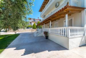 Foto dalla galleria di Villa Georgia ad Argásion Altre 71 foto