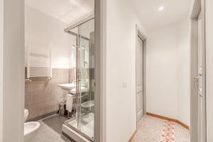 Vannituba majutusasutuses Biancorèroma B&B