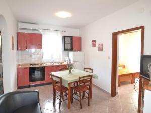 O bucătărie sau chicinetă la Apartment Vesela-3 by Interhome