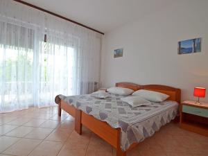 Posteľ alebo postele v izbe v ubytovaní Apartment Vesela-1 by Interhome