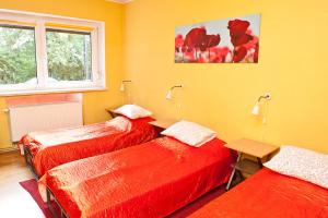 Cama o camas de una habitación en Nest Nocleg Poznań