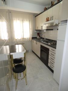 Kuchnia lub aneks kuchenny w obiekcie APARTAMENTOS DAYMA