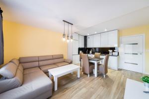 Kuchyňa alebo kuchynka v ubytovaní Apartament Rakowicka 14 Deluxe Old Town WAWELOFTS