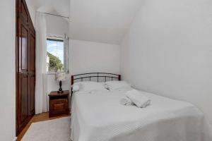 Postel nebo postele na pokoji v ubytování Luxury Villa Topolina + 37 fotografií