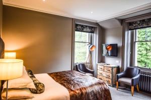 Ein Bett oder Betten in einem Zimmer der Unterkunft Craigmhor Lodge & Courtyard