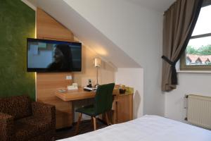 TV a/nebo společenská místnost v ubytování Landhotel Schnuck