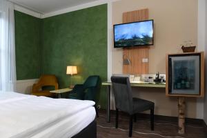 TV a/nebo společenská místnost v ubytování Landhotel Schnuck