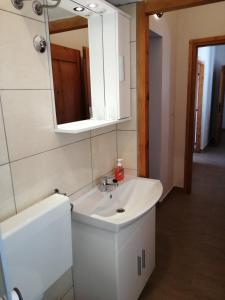 Kylpyhuone majoituspaikassa Apartments Bako Komiza