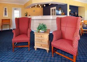 Ein Sitzbereich in der Unterkunft Hatteras Island Inn