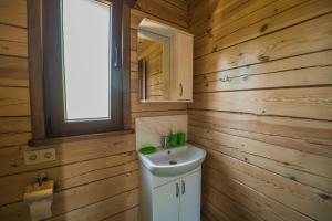 a bathroom with a sink and a mirror at ROXENA APART in Szack +15 photos
