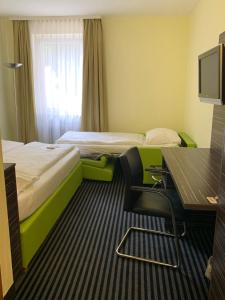 Televiisor ja/või meelelahutuskeskus majutusasutuses Behringers City Hotel Nürnberg
