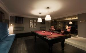Biliár nebo kulečník v ubytování Antares Hotel