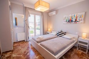 Posteľ alebo postele v izbe v ubytovaní Cubo's Villa Yedra Guadalmar