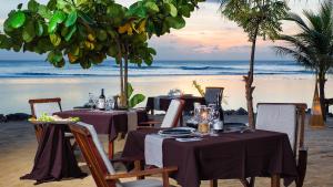 a table set up on a beach with the ocean at My Blue Hotel in Jericoacoara