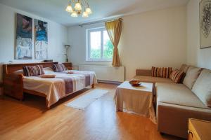 Postel nebo postele na pokoji v ubytování Farkaskő Vendégház + 60 fotografií