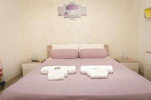 A bed or beds in a room at Souvenir d'été