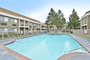 a large swimming pool at a apartment complex at Ramada by Wyndham Kent Seattle Area in Kent