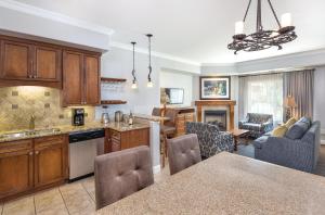 an open kitchen and living room with a dining room at Vino Bello Resort in Napa