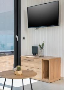 TV a/nebo společenská místnost v ubytování Central City Hotel