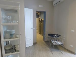a dining room with a table and chairs in a room at Catria in Favignana