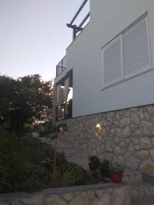 Budova, kde se vila nachází