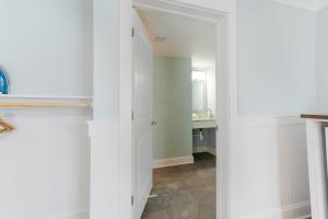 Ein Badezimmer in der Unterkunft John Yancey Oceanfront Inn