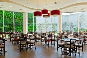 Um restaurante ou outro lugar para comer em Hotel Panamby São Paulo