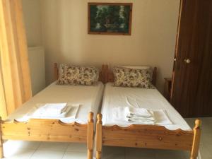 Postel nebo postele na pokoji v ubytování Hotel Kallithea